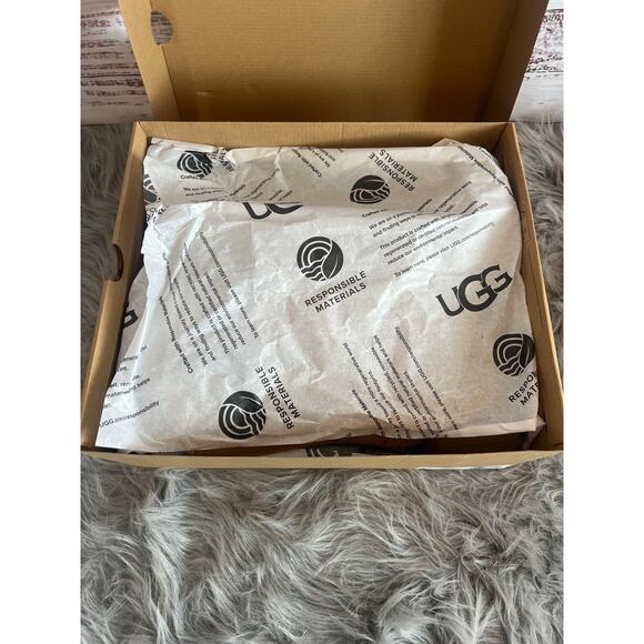 UGG-Australia classic twin seam new height boots new with box size 8 tan - Picture 12 of 13